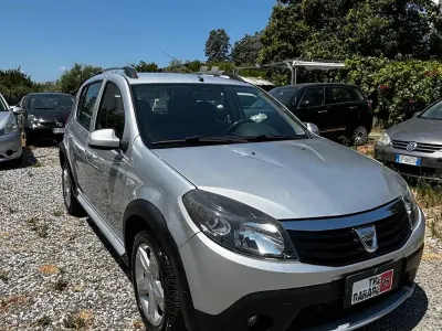 Usata Dacia Sandero Stepway 88 CV (64 kW) 2012 Grigio Berlina