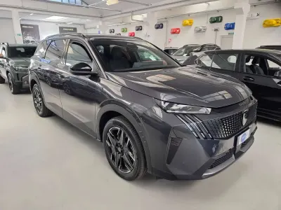 Usata Peugeot 5008 GTi 136 CV (100 kW) 2025 Grigio titanio SUV
