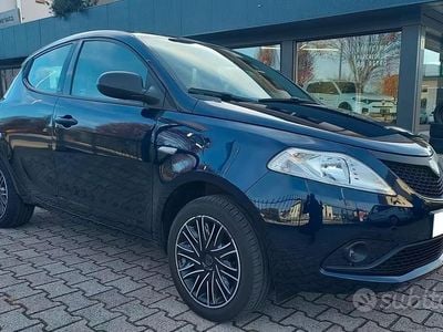 Usata Lancia Ypsilon 69 CV (50 kW) 2018 Blu Utilitaria