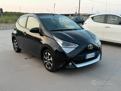 Usata Toyota Aygo Connect Style 72 CV (52 kW) 2020 Nero Utilitaria