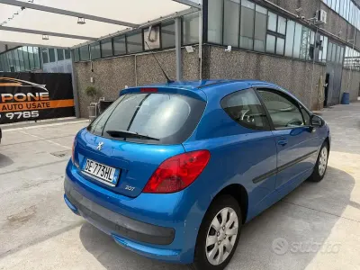 Usata Peugeot 207 88 CV (64 kW) 2006 Bluazzurro Berlina