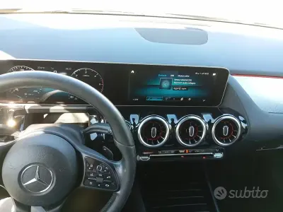 Usata Mercedes B220 190 CV (139 kW) 2019 Grigio Monovolume
