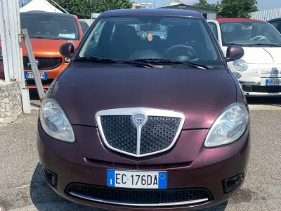 Usata Lancia Ypsilon 75 CV (55 kW) 2010 Viola Utilitaria