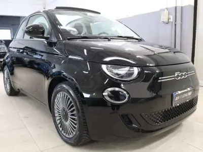 Usata Fiat 500e 42 kW (58 CV) 2022 Nero Cabrio