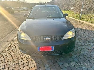 Begagnad Ford Mondeo ST200 226 HK (166 kW) 2002 Blå Sedan