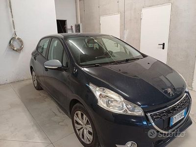 Usata Peugeot 208 68 CV (50 kW) 2014 Nero Utilitaria