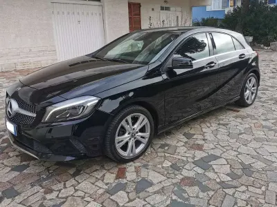 Usata Mercedes A180 109 CV (80 kW) 2017 Nero