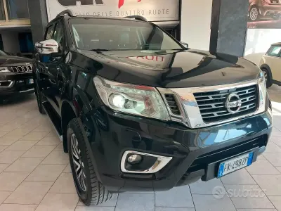 Usata Nissan Navara 190 CV (139 kW) 2017 Nero Pick-up