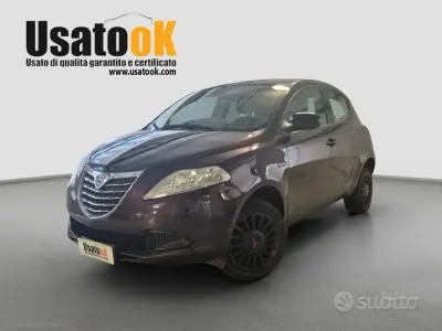 Usata Lancia Ypsilon Silver 85 CV (62 kW) 2013 Viola Utilitaria