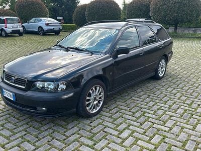 Usata Volvo V40 122 CV (89 kW) 2001 Nero Station wagon