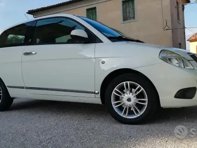 Usata Lancia Ypsilon 75 CV (55 kW) 2011 Bianco Utilitaria