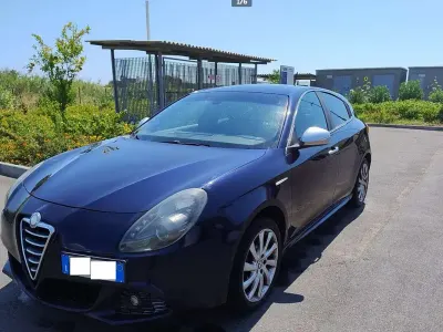 Usata Alfa Romeo Giulietta Distinctive 140 CV (102 kW) 2011 Blu/azzurro Utilitaria