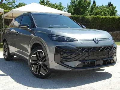 Nuova VW T-Roc R-line 150 CV (110 kW) 2026 Grigio SUV