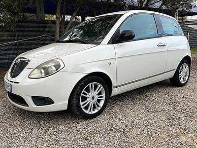 Usata Lancia Ypsilon 75 CV (55 kW) 2011 Bianco Utilitaria