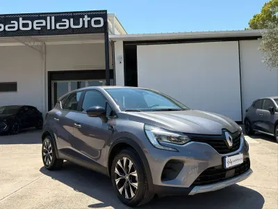 Usata Renault Captur Equilibre 101 CV (74 kW) 2023 Grigio cassiopea SUV