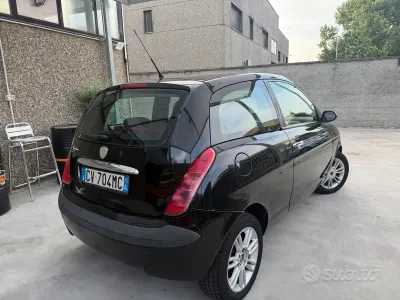 Usata Lancia Ypsilon 60 CV (44 kW) 2005 Nero Utilitaria