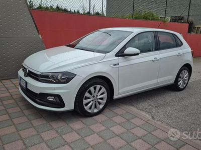 Usata VW Polo R-line 89 CV (65 kW) 2019 Bianco Utilitaria