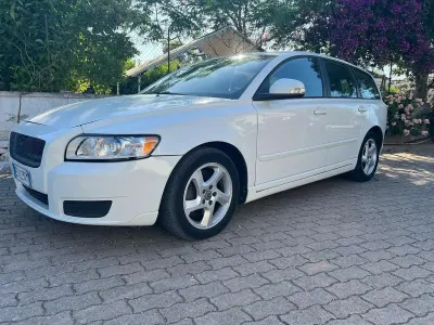 Usata Volvo V50 R-Design 114 CV (83 kW) 2010 Bianco Station wagon