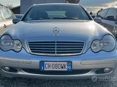Usata Mercedes C200 Avantgarde 122 CV (89 kW) 2003 Grigio Berlina