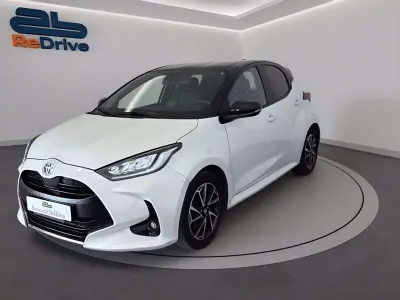 Usata Toyota Yaris Hybrid Trend 116 CV (85 kW) 2022 Bianco perla metalizzato Berlina