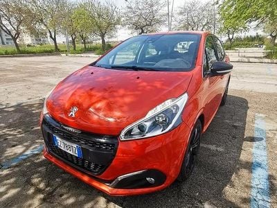 Usata Peugeot 208 Active 75 CV (55 kW) 2015 Rosso Utilitaria