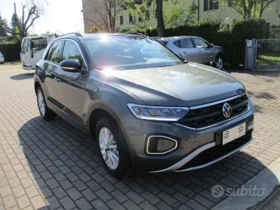 Usata VW T-Roc 116 CV (85 kW) 2025 Grigio SUV
