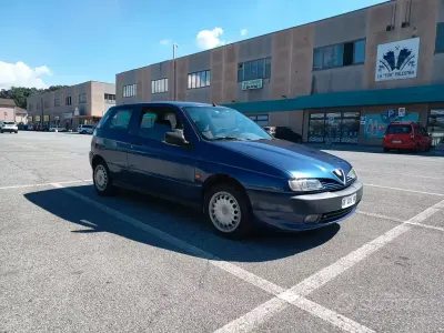 Usata Alfa Romeo 145 120 CV (88 kW) 1997 Utilitaria