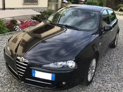 Usata Alfa Romeo 147 Distinctive 105 CV (77 kW) 2008 Nero Utilitaria