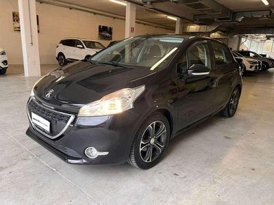 Usata Peugeot 208 Active 82 CV (60 kW) 2014 Nero met. Utilitaria