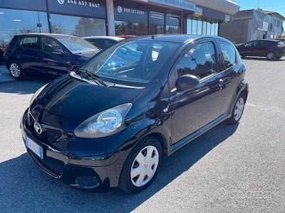 Usata Toyota Aygo Sol 68 CV (50 kW) 2009 Grigio Utilitaria