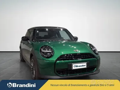 Usata Mini Cooper Classic 114 kW (156 CV) 2025 Verde Utilitaria
