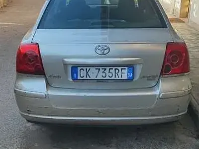 Usata Toyota Avensis 116 CV (85 kW) 2004 Grigio Berlina