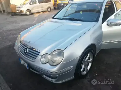 Usata Mercedes C220 150 CV (110 kW) 2005 Grigio Coupé