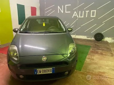 Usata Fiat Grande Punto Young 75 CV (55 kW) 2014 Grigio Utilitaria