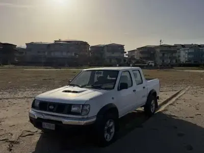Usata Nissan Navara 103 CV (75 kW) 1999 Pick-up
