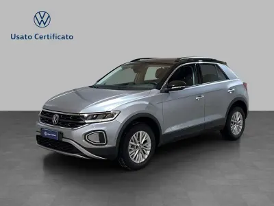 Usata VW T-Roc Life 150 CV (110 kW) 2023 Pyrit silver metallizzato SUV