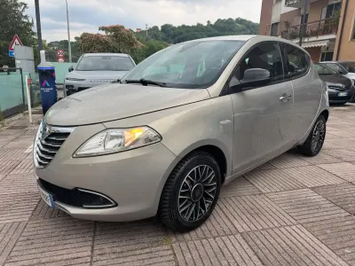 Usata Lancia Ypsilon Platinum 69 CV (50 kW) 2015 Oro Utilitaria