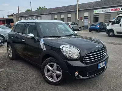 Käytetty Mini Countryman 111 HP (81 kW) 2014 Musta Katumaasturi