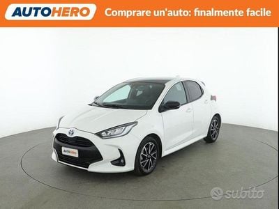 Usata Toyota Yaris Hybrid Lounge 92 CV (67 kW) 2021 Bianco Berlina