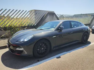Usata Porsche Panamera 250 CV (183 kW) 2012 Grigio Utilitaria