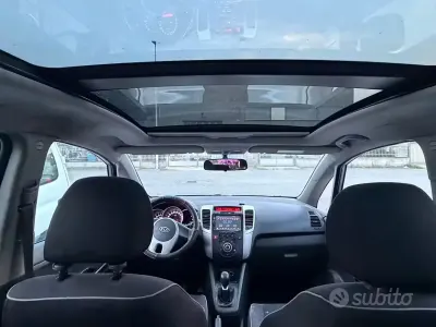 Usata Kia Venga 90 CV (66 kW) 2011 Grigio Utilitaria