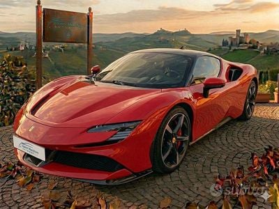 Usata Ferrari SF90 1030 CV (757 kW) 2025 Rosso Cabrio