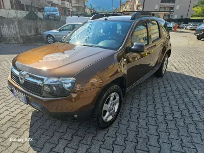 Usata Dacia Duster Lauréate 107 CV (78 kW) 2013 Bronzo SUV