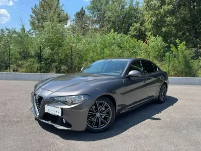 Usata Alfa Romeo Giulia Super 150 CV (110 kW) 2016 Grigio Berlina