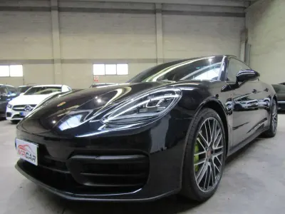 Usata Porsche Panamera Platinum Edition 330 CV (242 kW) 2023 Jet black metallic Berlina