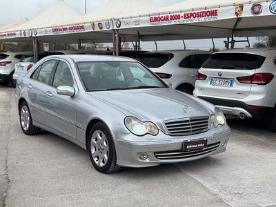 Usata Mercedes C220 Elegance 149 CV (109 kW) 2004 Grigio Berlina