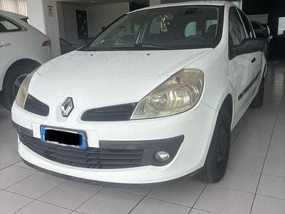 Usata Renault Clio II 70 CV (51 kW) 2008 Bianco Berlina