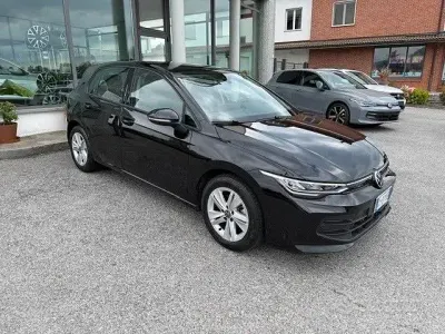 Usata VW Golf VIII Life 116 CV (85 kW) 2025 Nero Berlina