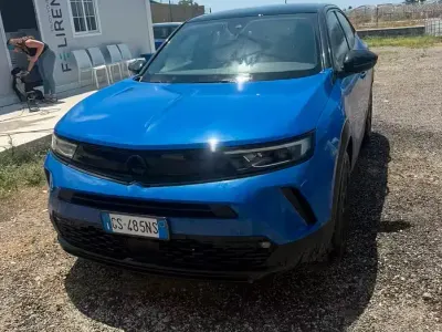 Usata Opel Mokka 101 CV (74 kW) 2024 Bluazzurro SUV