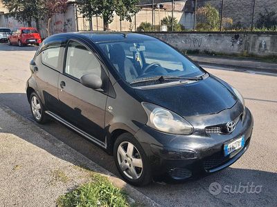 Usata Toyota Aygo 68 CV (50 kW) 2010 Grigio Utilitaria